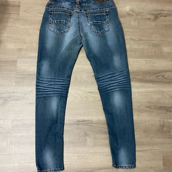 Jeans - Picture 2 of 3